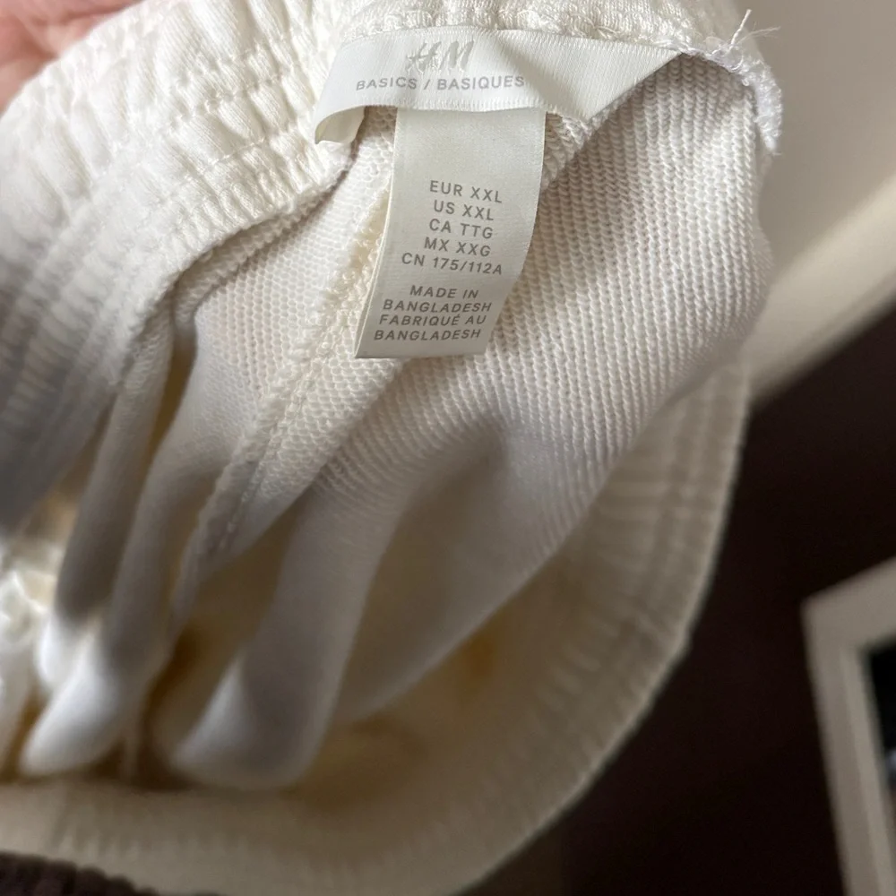 H&M Soft White Sweat Shorts Elastic Drawstring Waist Athleisure Coastal size XXL